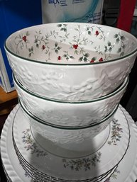 Set Of 3 Pfaltzgraff  Winterberry Bowls With Exterior Raised Pattern