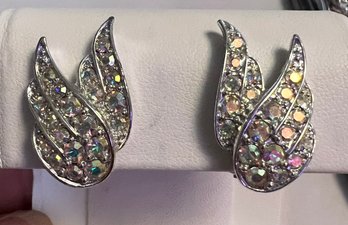 SIGNED SARAH COV SILVER TONE RHINESTONE WINGS CLIP ON EARRINGS