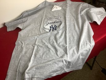 New York Yankees Grey T Shirt Size Large