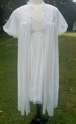 1960's Vanity Fair White Peignoir Set Robe & Night Gown Size 34 Original Vanity Fair Box ( READ Description)