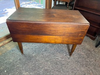 19TH CENTURY CHERRY DROPLEAF TABLE