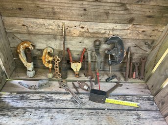 Stanley Measuring Tapes, Wrenches,pipe Cutters, Adjustable Wrench, Wire Stripper, Glass Cutter Lot LL