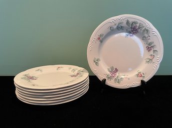 Pfaltzgraff Grapevine China 10' Plates