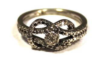 STERLING SILVER LADIES RING HAVING DIAMONDS SIZE 7