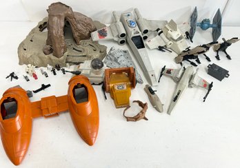 Large Lot Of Star Wars Toga & Figurines