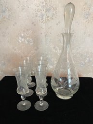 Vintage Etched Glass Decanter Bottle With Stopper & Aperitif Glasses