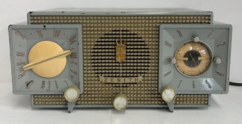 Vintage Zenith AM/FM Radio