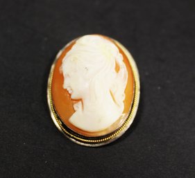 CONTINENTAL SILVER CARVED SHELL CAMEO BROOCH OF A WOMAN