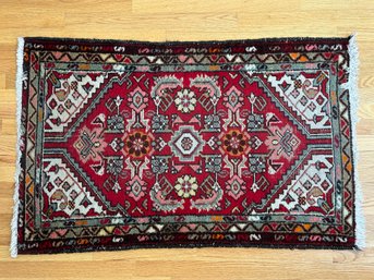 A Gorgeous Vintage Oriental Area Rug, Wool, 48x31