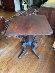 A FANCY MAHOGANY DUNCAN PHYFE CENTENNIAL LAMP TABLE