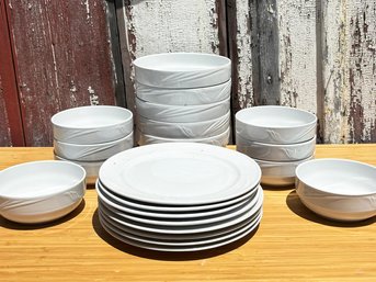 Saturnia Italian Porcelain Serving And Dinner Ware (2 Of 2)