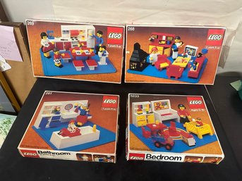 Four Lego House Set Ups Kitchen, Family Room, Bathroom, Bedroom Interlocking Pieces In Original Boxes. KSS/E2