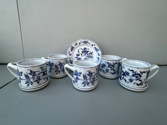 Vintage Set Of 5 Blue Danube Porcelain Blue Onion Pattern Coffee Mugs And Saucers Plus Dessert Plate - Japan