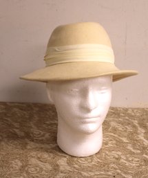 Betmar Off White Womens Hat