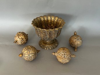 Centerpiece Bowl With Decorative Balls