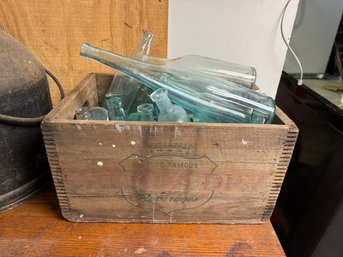 A WOOD CANADA DRY BOX FULL OF VINTAGE BOTTLES