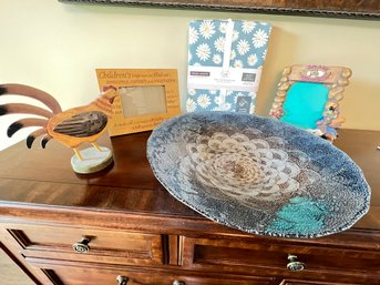 Daisy's And Chicken, With Serving Platter, Table Cloth, Photo Frames