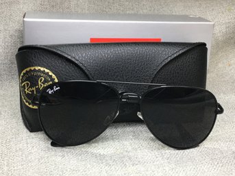 Brand New RAY BAN Aviator Sunglasses - Black Frame - Black Lenses - Box - Case - Booklet - Cloth - NEW !