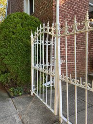 25ft Antique Cast Iron Fence Segment And Bowtop Latching Gate