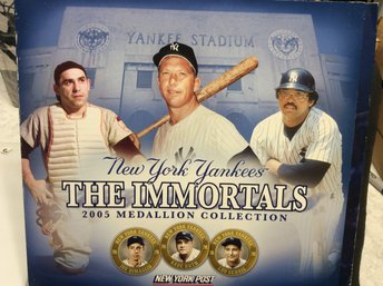 2005 New York Yankees The Immortals Medallion Collection With Lou Gehrig Medallion - M