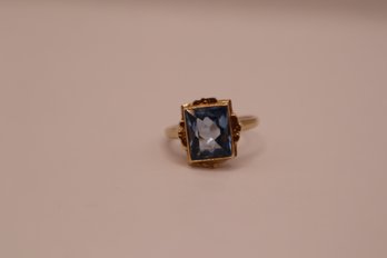 10K Yellow Gold With Blue Stone Ring Size 6.5 (2.8 Grams)