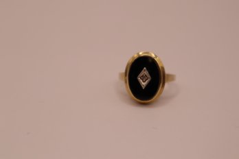 10K Yellow Gold With Onyx And Diamond Ring Size 6 (2.9 Grams)