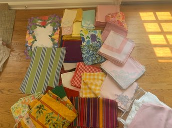 Large Lot Of Colorful Table Linens Napkins Table Cloths Place Mats