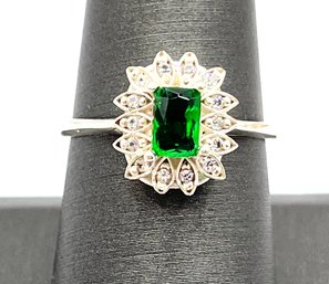 Gorgeous Sterling Silver Clear Stones With Emerald Green Stone Ring, Size 8