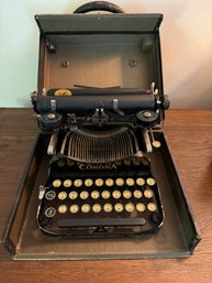 A 1920S PORTABLE CORONA TYPEWRITER