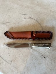 Hunting Knife With Carrying Case