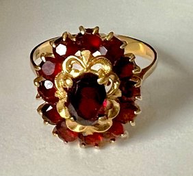 VINTAGE 18K GOLD GARNET RING