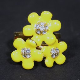 Contemporary Gold Tone Fashion Ring Having Yellow Enamel And White Stone Flowers Size 8