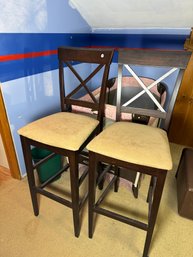 A PAIR OF CONTEMPORARY BAR STOOLS