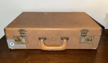 VINTAGE LEATHER BRIEFCASE