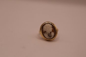 10K Yellow Gold With Diamond And Cameo Ring Size 6 (3.8 Grams)