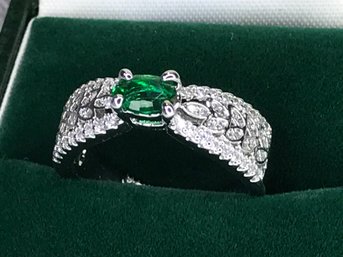 Gorgeous Brand New 925 / Sterling Silver Ring With Emerald And Sparkling White Zircons - Very Pretty !