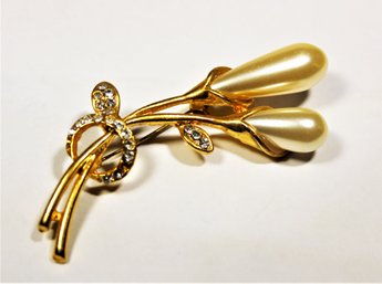 Go9ld Tone Faux Pearl Floral Form Brooch