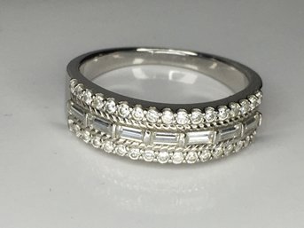 Beautiful 925 / Sterling Silver Ring With Cubic Zirconia - Very Pretty Ring - Brand New Never Worn - GIFT !