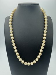 Beautiful Single Strand Of Pearls Necklace 14k White Gold Clasp