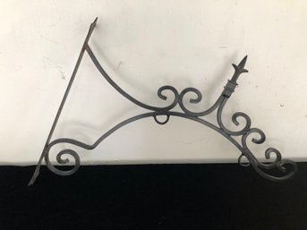 Vintage Hand-wrought Iron Garden Bracket