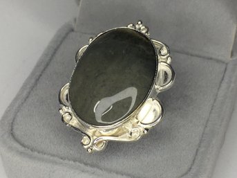 Very Pretty 925 / Sterling Silver Cocktail Ring With High Polished Gray Agate - Very Nice Piece - Never Worn