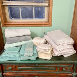 Lot Of Towels, Hand Towels And Washcloths