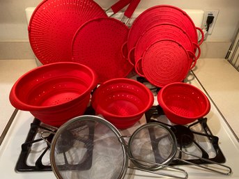 Red Kitchen Collection: 2 Stainless Steel Mesh And 3 Red Silcone Collapsible Colanders, 5 Splatter Guards