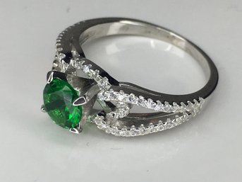 Very Unusual Design - 925 / Sterling Silver Ring With White Sapphires And Emerald - Very Nice Gift Item !