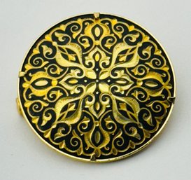 VINTAGE PRETTY DAMASCENE ROUND GOLD TONE BROOCH