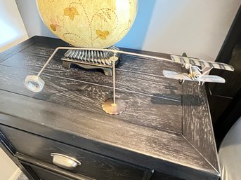 Plane Floats And Rotates On A Pin