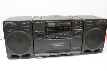 Sony Portable Radio With Detachable Speakers