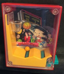 1999 Bobby's World Basketball Game Wendy's Kids Meal Toy - K