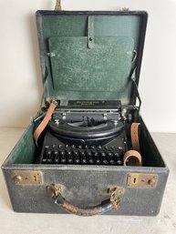 Antique Remington Rand Noiseless Portable Typewriter Model 7 With Carrying Case