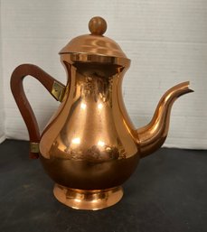 Vintage Copper Tea Or Coffee Pot/ Kettle With Wooden Handle Lid On Top. FL/E2